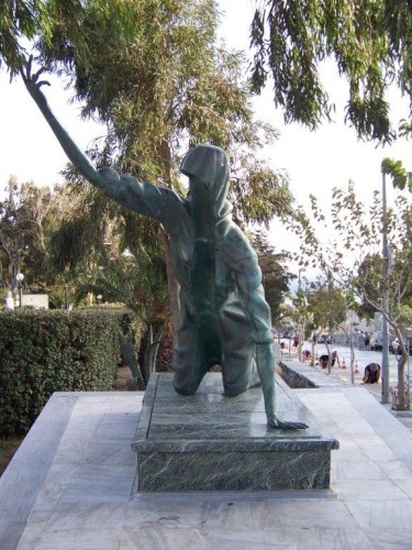 100_4985_Statue.jpg