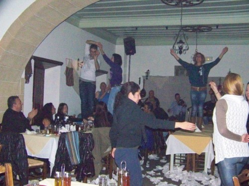 101_0031_Danse sur les tables.jpg