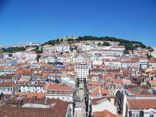 100_7606_Vue vers le château de Sao Jorge.jpg