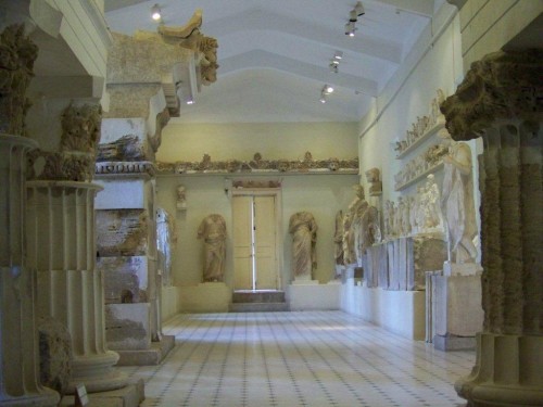 100_9549_l'intérieur du musée d'Epidaure.jpg