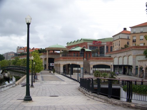 100_7381_Aveiro, le centre commercial où Christa s'est rendue compte de la dure réalitée  elle ne rentre plus dans la taille M.jpg