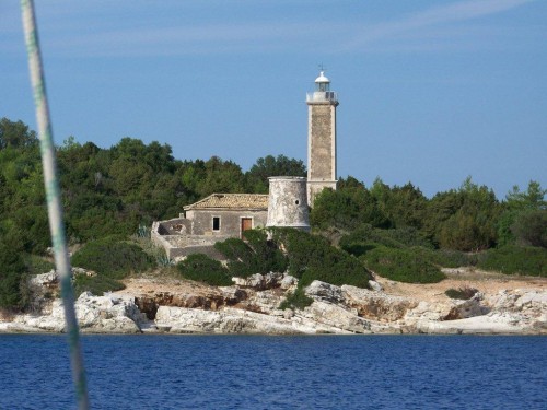 100_9162_Fiskardo, le premier phare date des Vénitiens.jpg