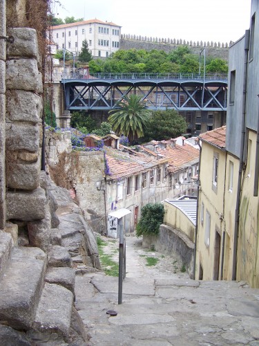 100_7265_Porto_Quartier en ruine!!!.jpg