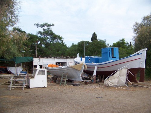 100_9448_Aigina_Chantier sur la plage.jpg