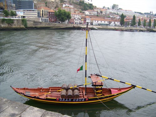 100_7239_Porto_barque servaut au transport des barriques.jpg