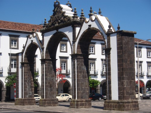 Açores - Sao Miguel - Ponta Delgada arche p.JPG