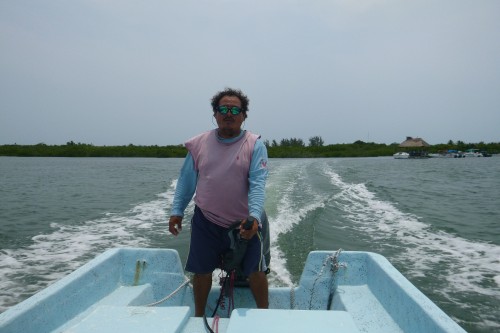 punta allen roberto sur sa barque.JPG