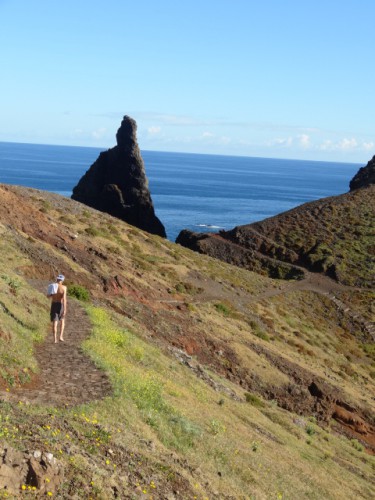 sentier comme sur Belle Ile.JPG