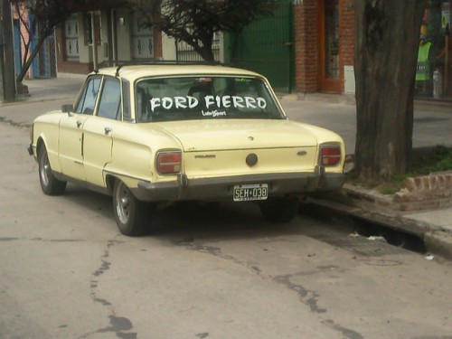 Ford falcone jaune.jpg