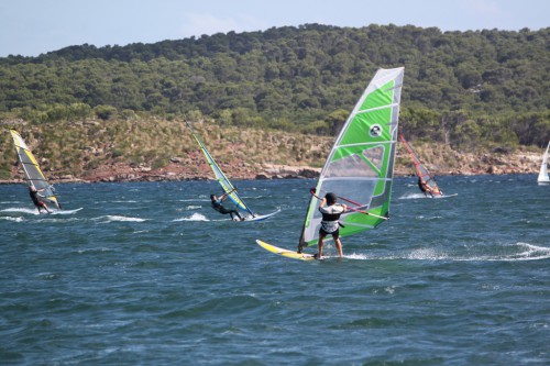 2013 08 07 Minorque Puerto de Fornells PLANCHES A VOILE1