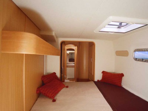 L40-Cabin-Aft-from-outside.jpg