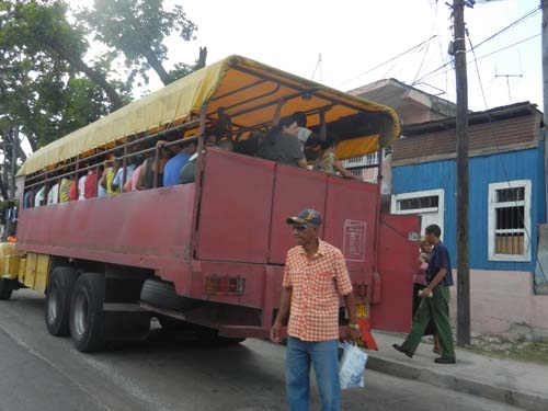 bus cuba.jpg