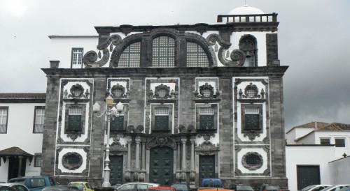 2014-05-13  12h28 palais baroque à  Ponta Delgada.JPG