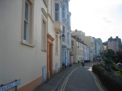 27-07 rue de Tenby dominant la baie.jpg