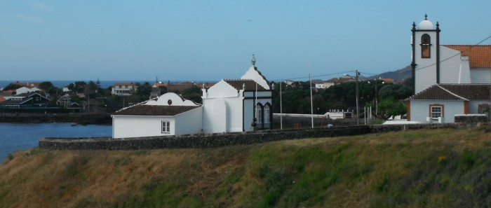 2014-06-14 10h26 village cote sud balade auto ile de Terceira Açores.JPG